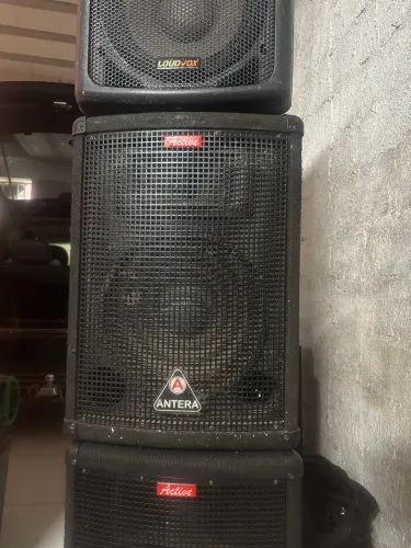 Caixas de som antera 