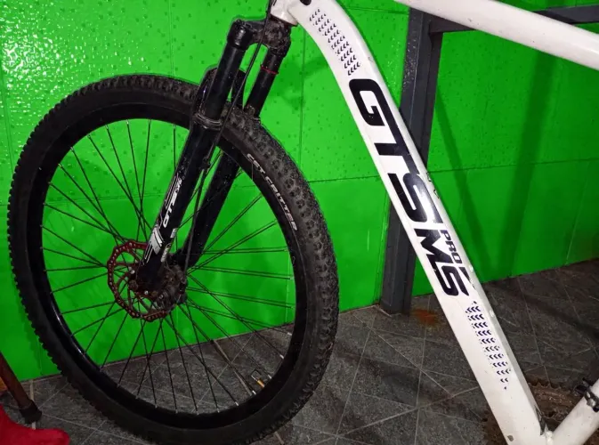Bicicleta Aro 39 GT's M5 pro , freio a disco e câmbio velocidade 21 Marchas