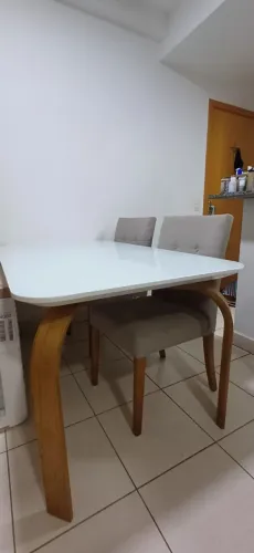 Mesa em vidro laqueado + Cadeiras