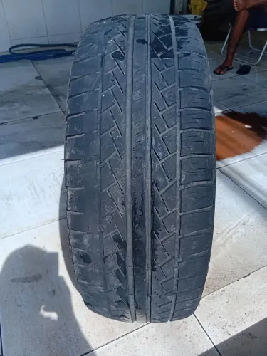 Pneu para hilux