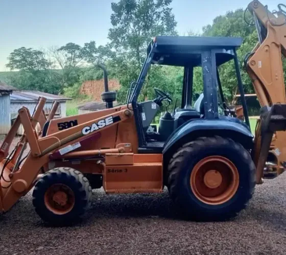 RETROESCAVADEIRA CASE 580L ANO 2007
