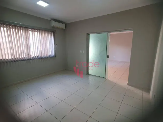 Sala Comercial à Venda no Bairro Nova Ribeirânia em Ribeirão Preto com Ar-condicionado.