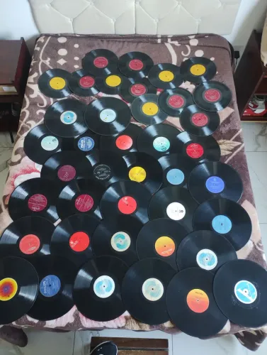 Lote de discos de vinil sem capa , todos da imagem , 2 reais cada , para decoração ou 