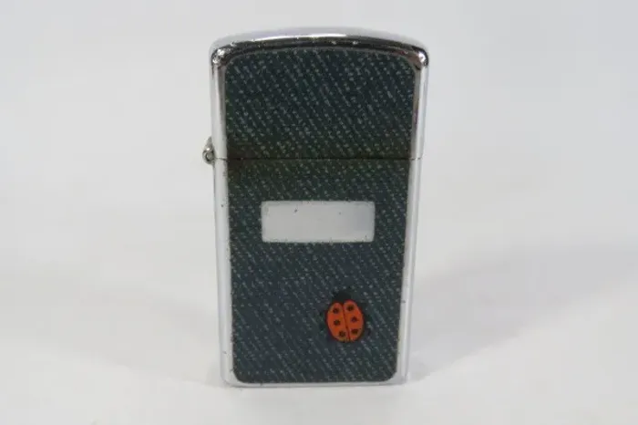 ISQUEIRO ZIPPO SLIM (06) - Funcionando - Basta colocar fluído e substituir a pedra. Código