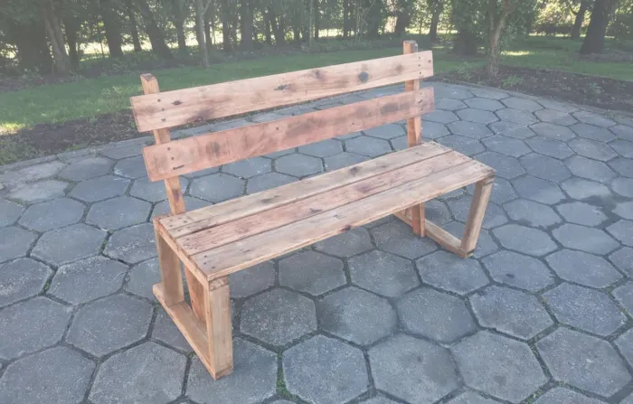Banco simples de jardim