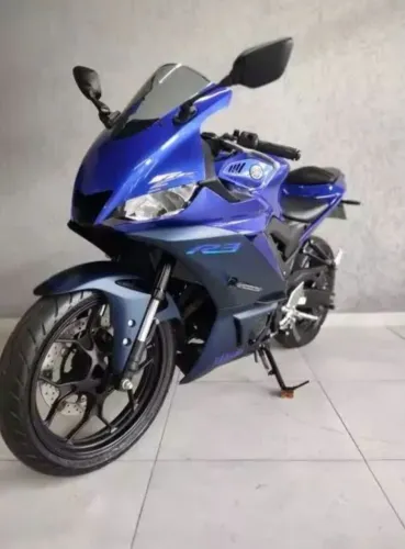 Yamaha R3 2023 - Azul / Moto em EXCELENTE estado e ABAIXO da fipe.