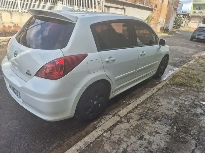 Nissan Tiida SL 1.8/1.8 Flex 16V Mec. 2012