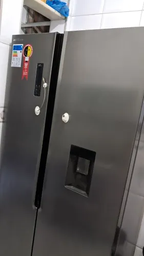 Geladeira side by side Britânia inox com dispenser