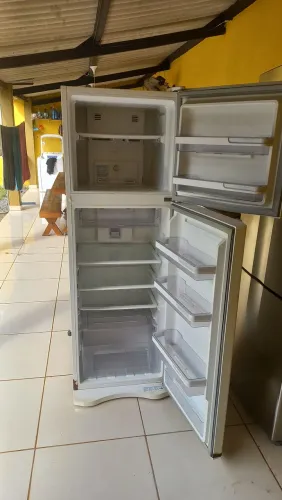 Vendo geladeira Electrolux 