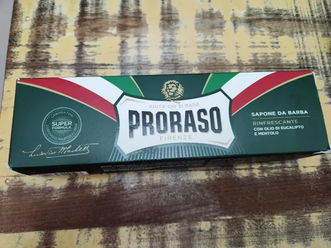 Sabão para barba Proraso