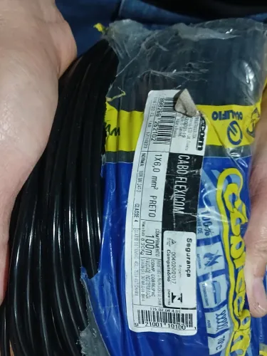 Cabo 06mm  três rolos com 100mtros foi tirado bem pouco,  material novo ,marca cobrecom ..