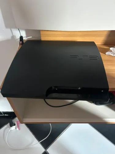 Vendo PS3 em perfeito estado de conservação!