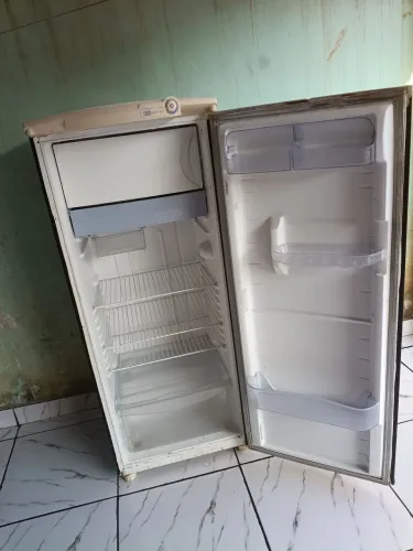 Vende-se geladeira funcionando tudo
