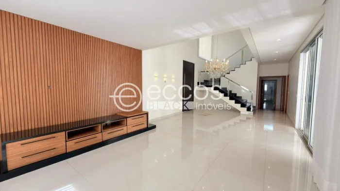 Casa em condomínio para aluguel, 3 quartos, 3 suítes, 2 vagas, Nova Uberlândia - Uberlândi