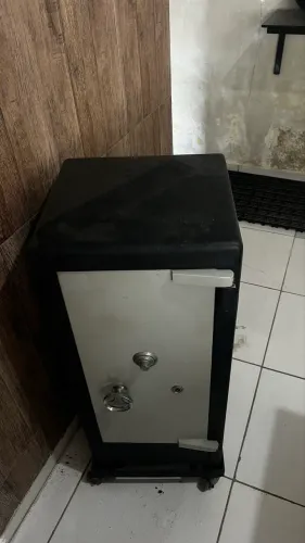 COFRE DE CHÃO DE AÇO