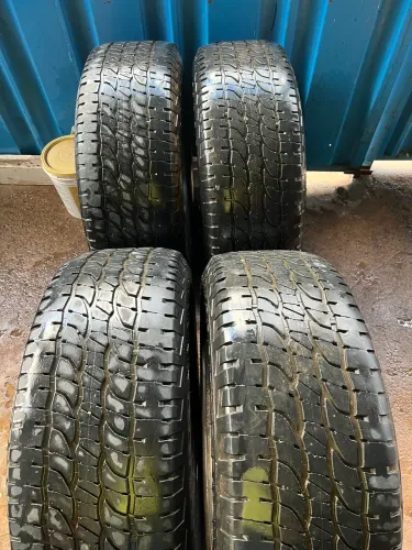 4 Pneus Michelin LTX force 265/60 Novos  