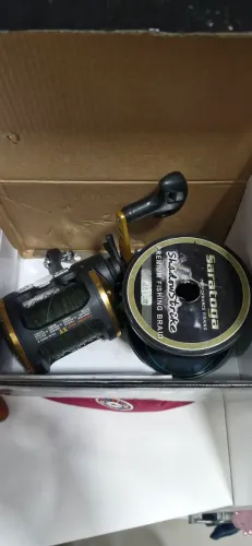 Carretilha com o carretel extra já carregado com linha multifilamento.