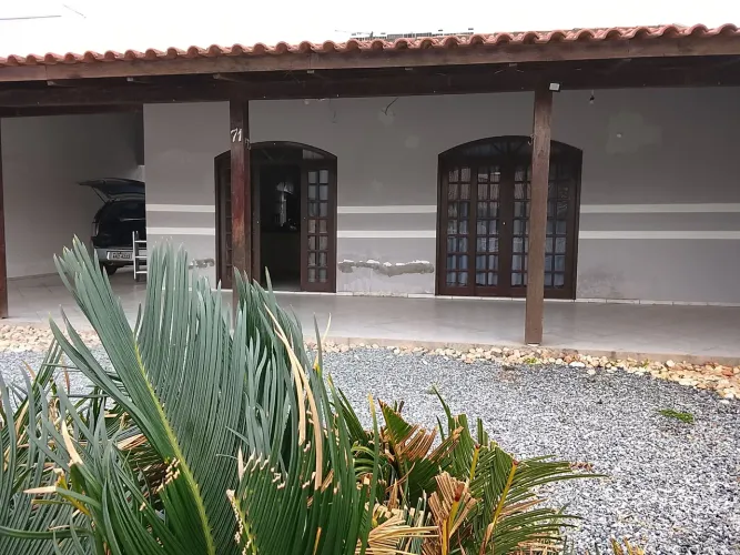 Casa três quartos Gravatá.