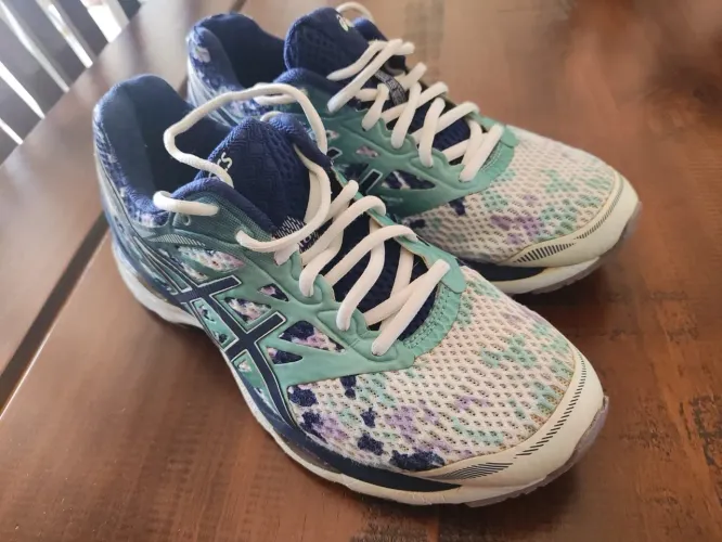 Tênis ASICS Gel-Cumulus 18 Feminino - Tamanho 38