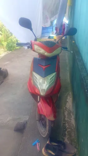 Moto eletrica em perfeito estado 60 km com a bateria 100%