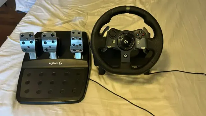Logitech G920 + Pedais | PC / Xbox One / Series | Semi Novo