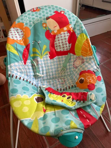 Cadeira de balanço e descanso para bebê vibratória 