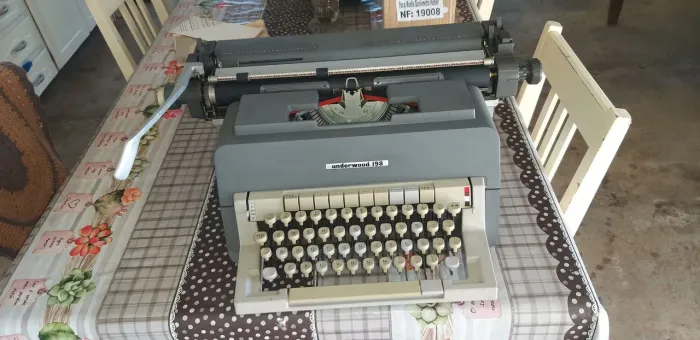 Máquina de datilografia Olivetti - PARA COLECIONADOR