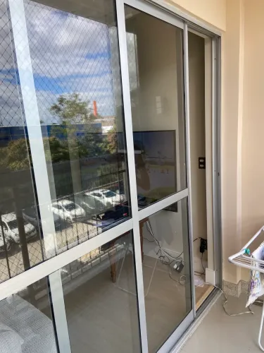 Vendo porta de esquadria de alumínio