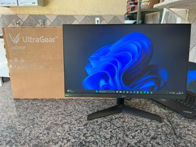 Monitor LG Ultragear 24 Polegadas 180Hz IPS Full HD - NOVO