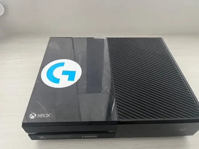 Xbox one fonte com defeito 2 controles e diversos jogos