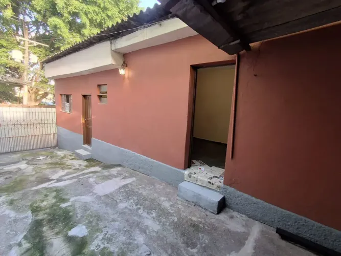 Casa de 01 Dormitório, Sala, Cozinha, Banheiro e 02 vagas de garagem em Osasco