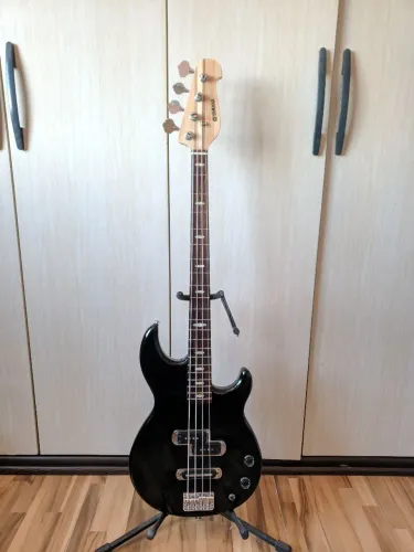 Baixo Yamaha BB 424