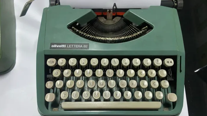 Máquina de escrever Vintage Olivetti LETTERA 82