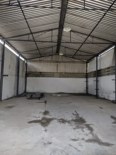 Vendo/Alugo com 200m2, , galpão na Caxangá, aceito carro ou imóvel de menor valor.