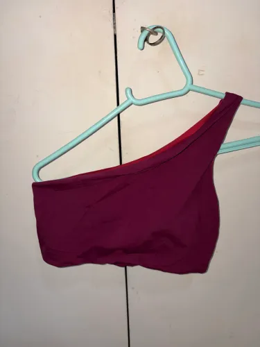 Top nani um ombro reversível vinho