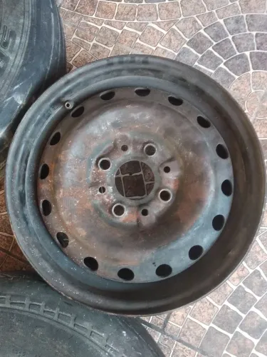 3 Rodas aro 13 Fiat tudo por 100,00