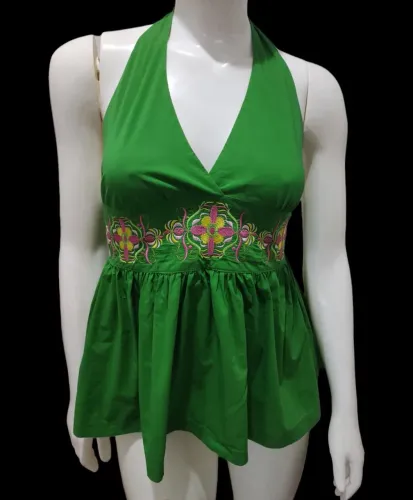 Blusa frente única verde bordada
