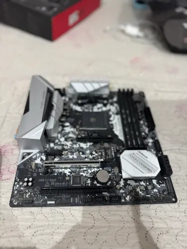 Placa-Mãe ASRock B450M Steel Legend AM4 DDR4 M-ATX com 2 Slots M.2