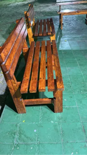 VENDO 10 BANCO DE MADEIRA ENVERNIZADO