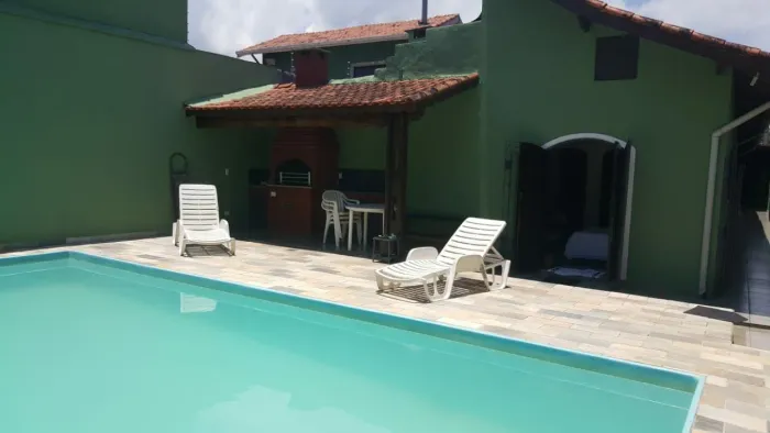 Casa de temporada na Praia Grande com piscina perto da praia