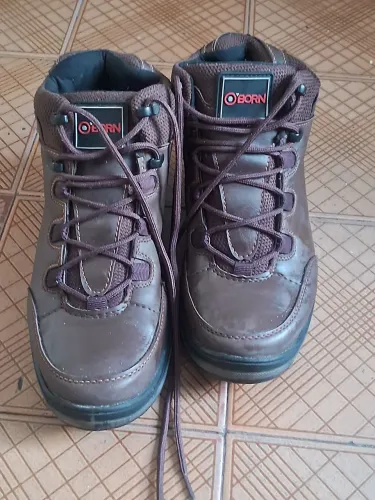 Vende-se Uma bota cano curto masculina cor marrom marca O'BORN seminova