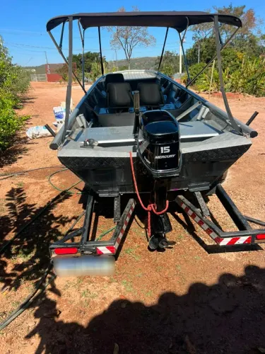 Barco Italian Boats 5,5 mts, motor mercury de 15HP com carretinha e capa