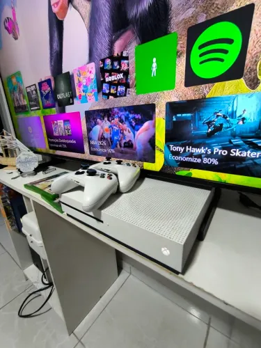 Xbox one S 1TB com dois controles e 3 jogos mídia física 