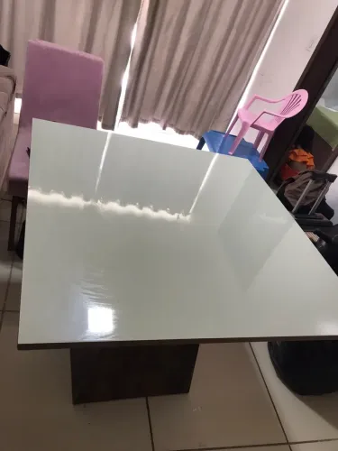 Mesa de tampo vidro com tom marfim + 4 cadeiras para reforma
