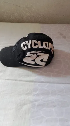 Chapéu da Cyclone semi novo