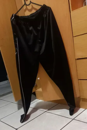 Calça nike esporte<br>Bolsos na frente com zíper<br>Tamanho GG <br>Valor 120,00