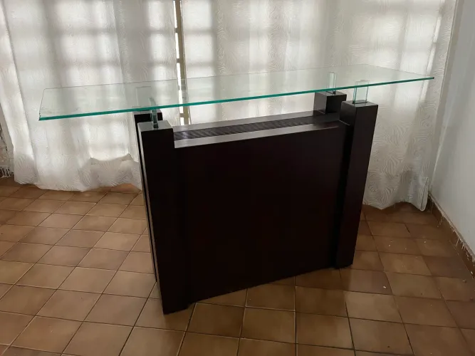 Aparador / Buffet com Tampo de Vidro - Design Moderno em Madeira