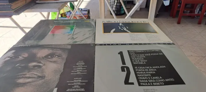 4 lps vinil Milton nascimento perfeitos 100,00 cada.