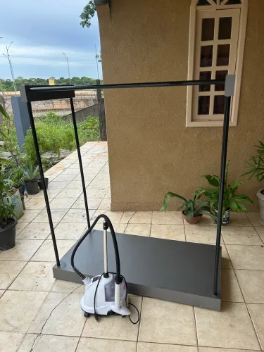 cabideira moderna, com 1,50m x 70cm mais secadora Higienizadora