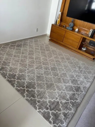 Tapete semi novo 2 x 2,5 metros